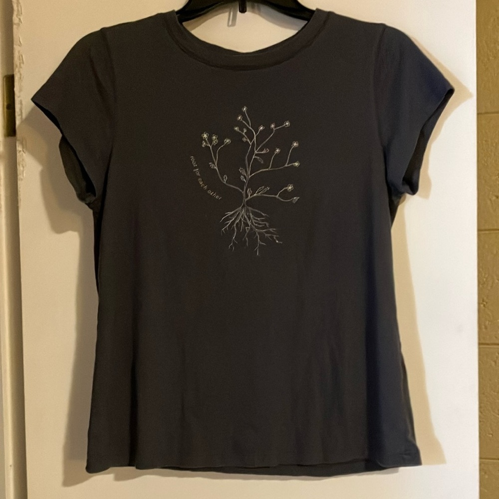 S Universal Thread graphic T-shirt